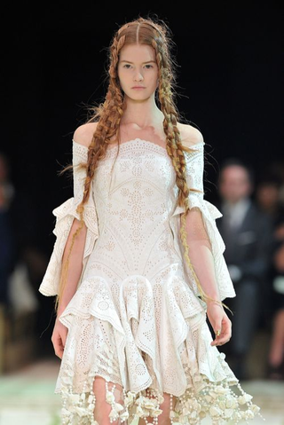 Illustration for article titled Sarah Burton Pulls Off McQueen Without McQueen